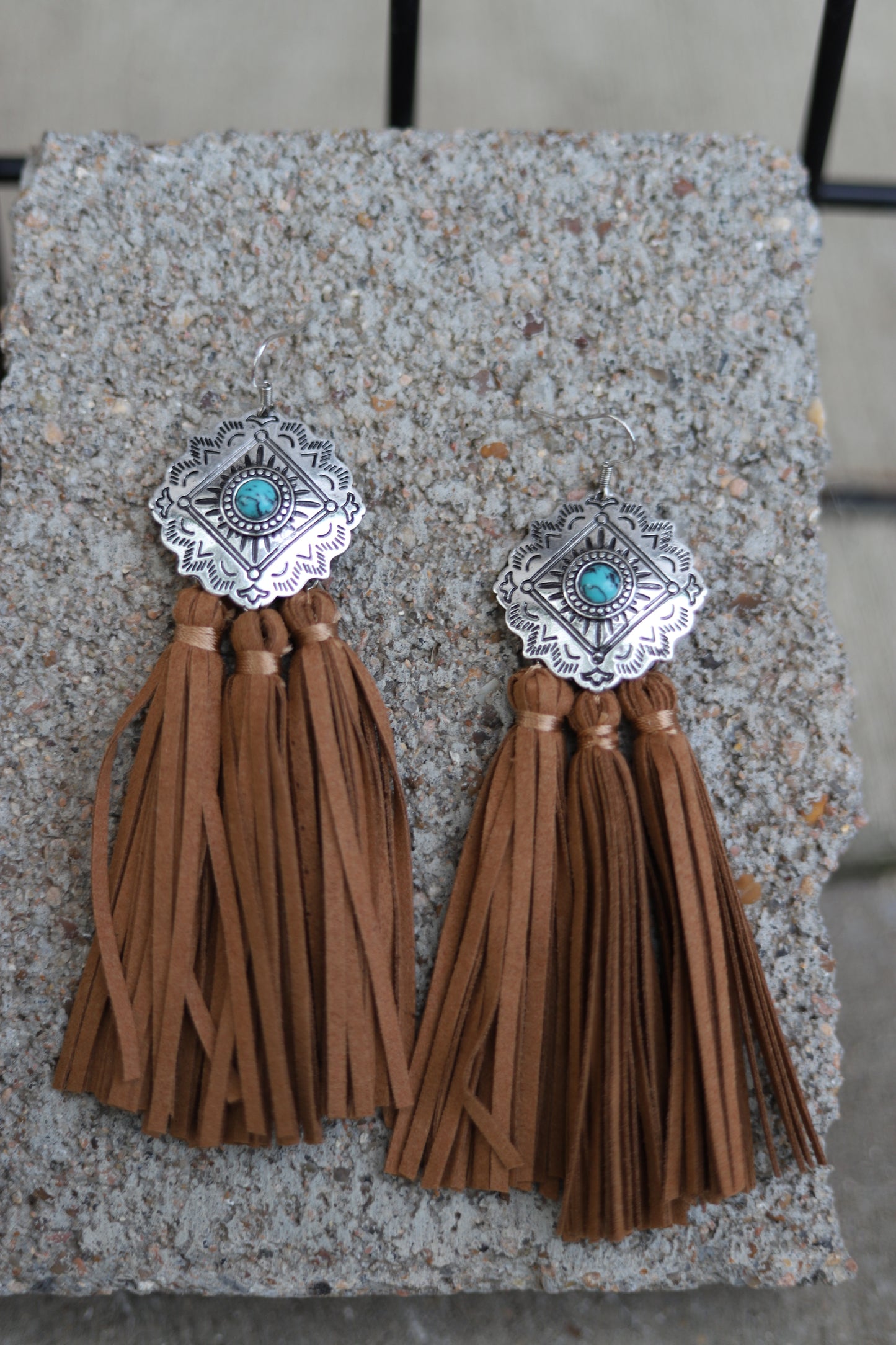 1586 T122 - T128 CONCHO FRINGE TASSEL EARRING