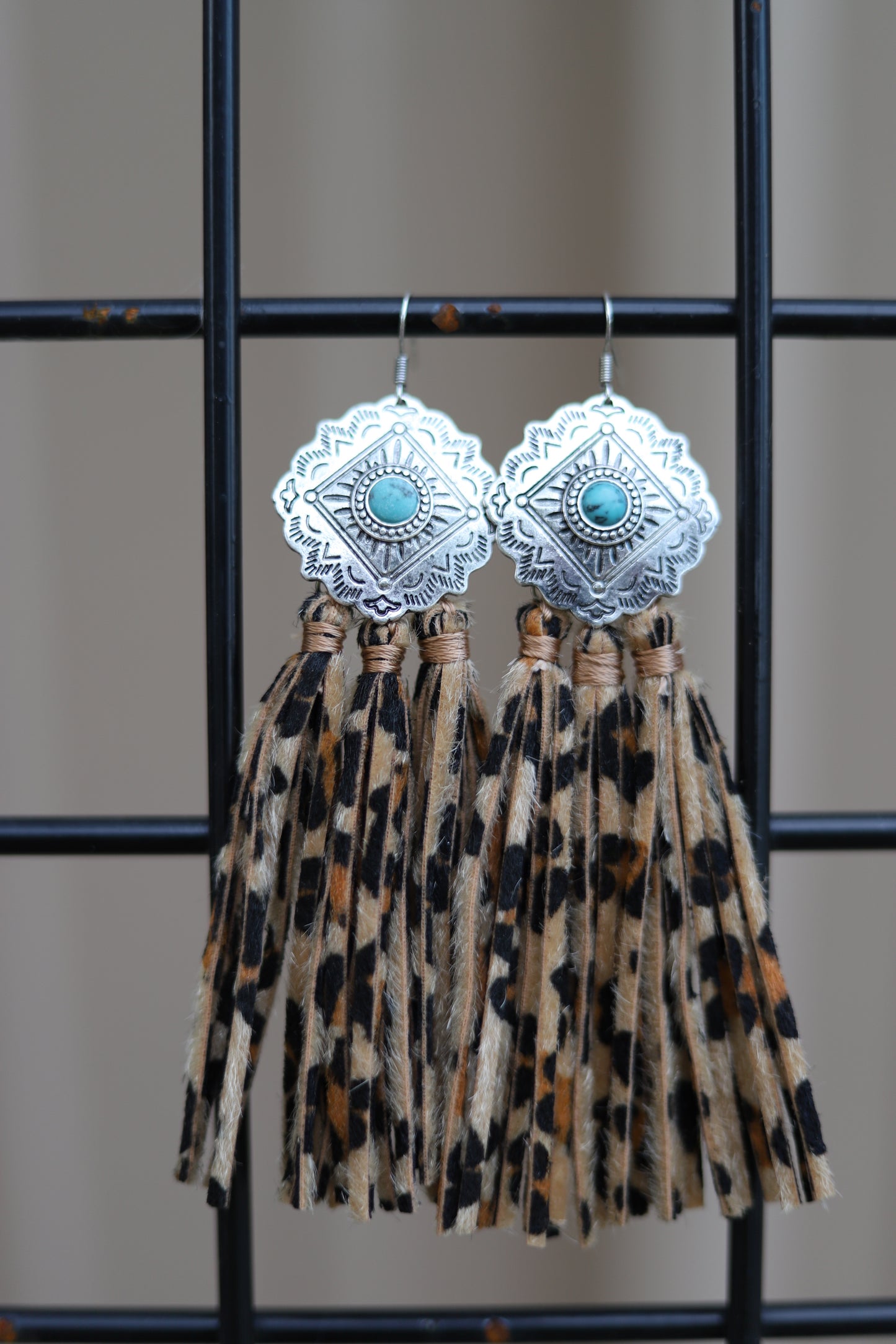 1586 T122 - T128 CONCHO FRINGE TASSEL EARRING