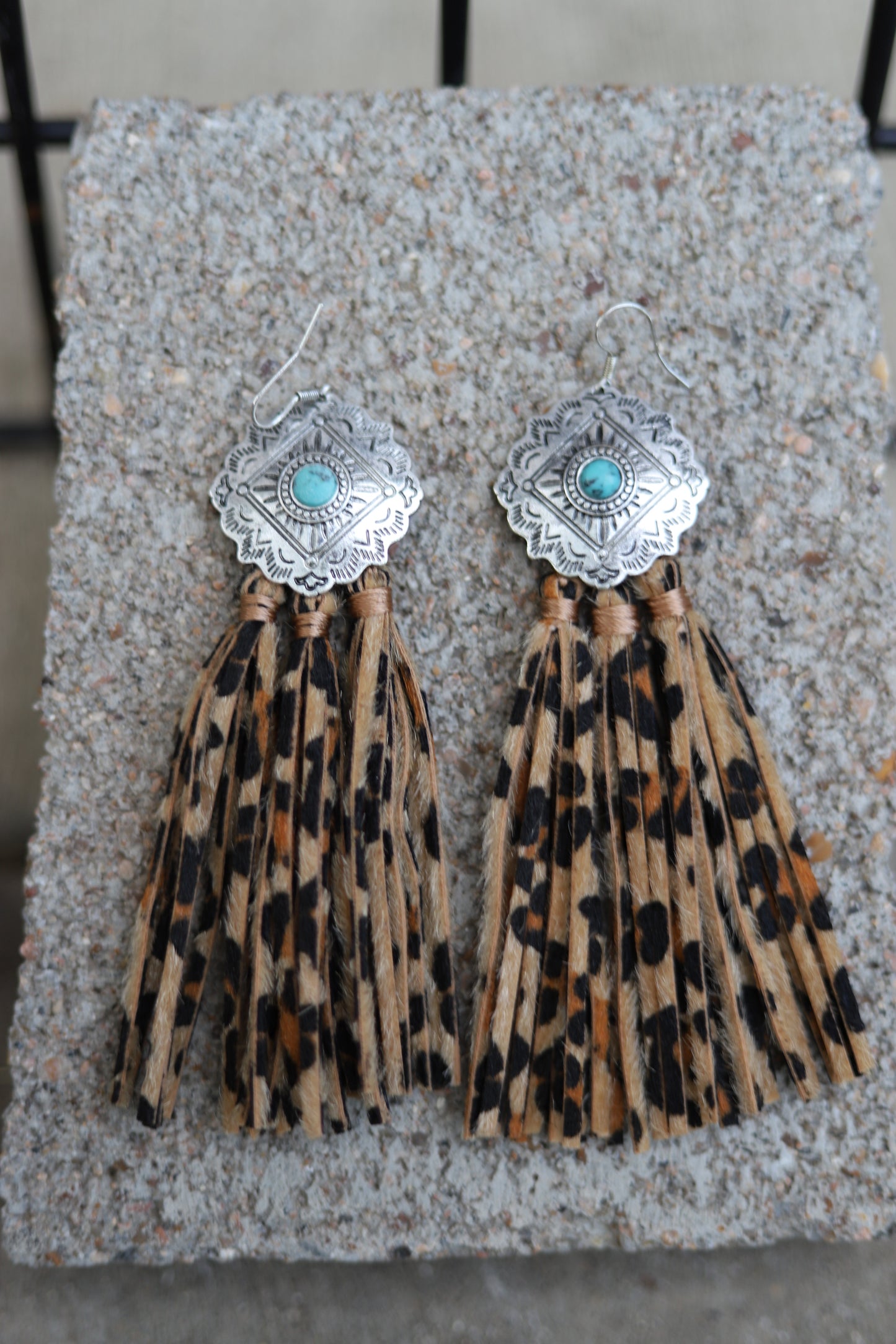 1586 T122 - T128 CONCHO FRINGE TASSEL EARRING