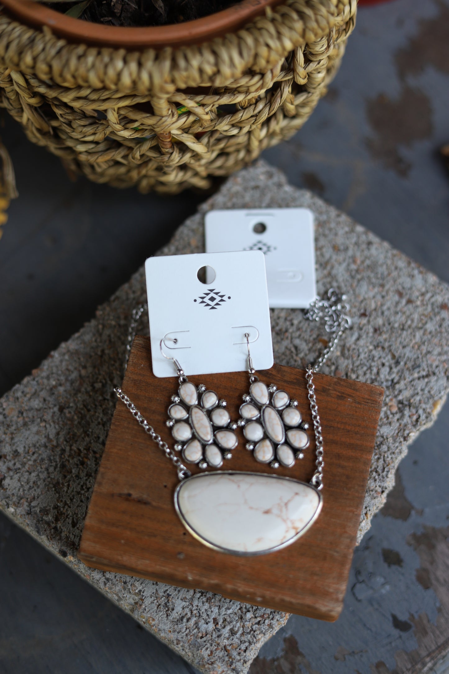 0053 T20 BONE LARGE STONE NL