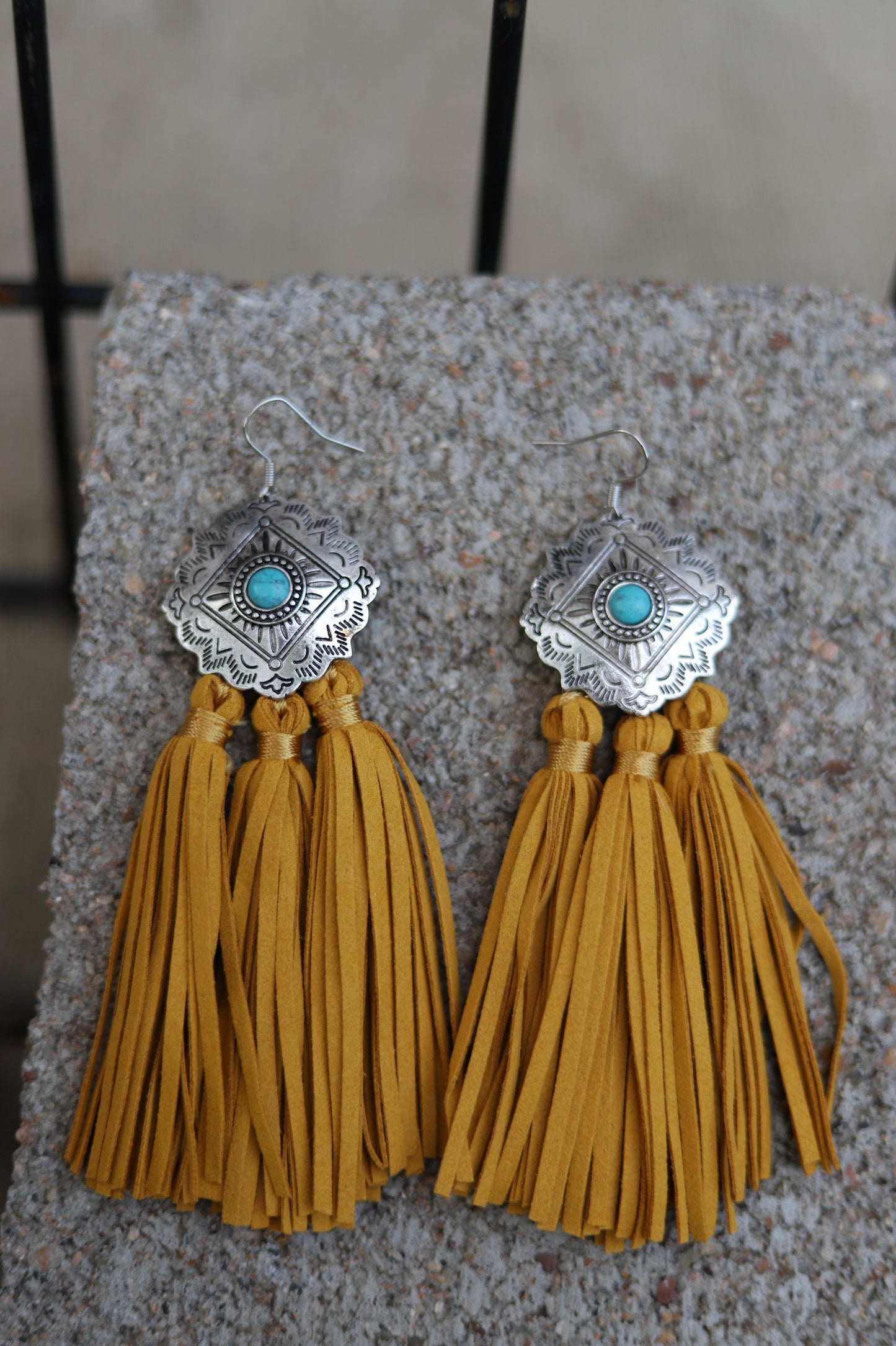 1586 T122 - T128 CONCHO FRINGE TASSEL EARRING