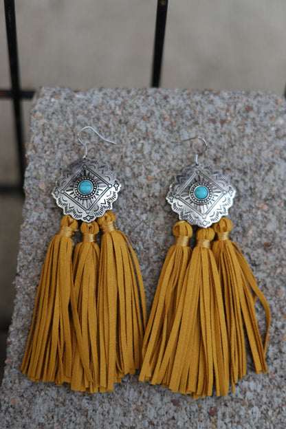 1586 T122 - T128 CONCHO FRINGE TASSEL EARRING