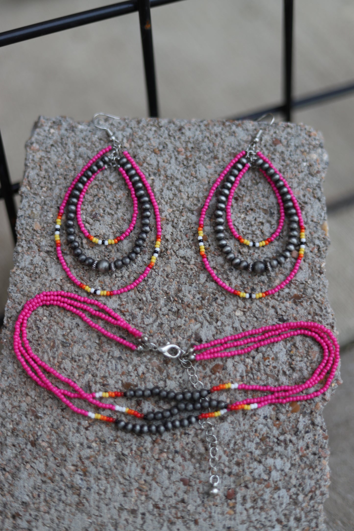 0030 T52 PINK DOUBLE HOOP FAUX SILVER BEAD WITH SEEDBEAD MULTI ER