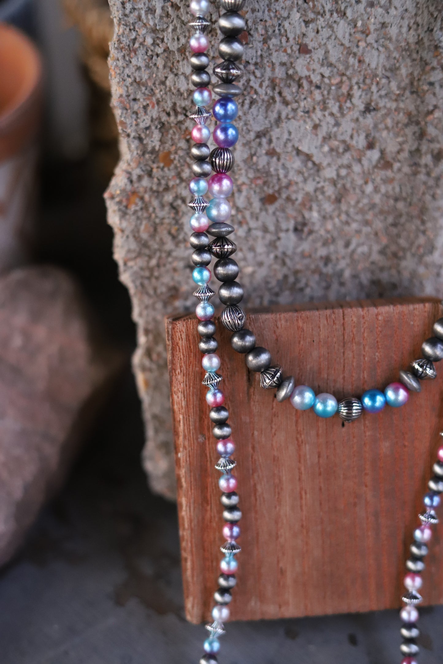 0805 HH147 WESTERN 2 LAYERED FAUX SILVER BEAD 30” NL