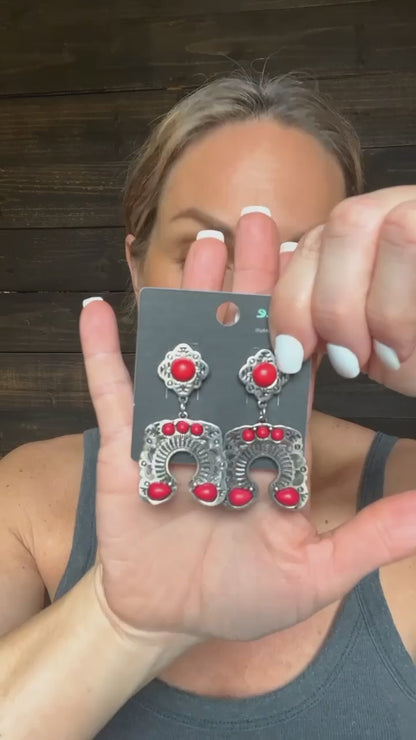 0279 H3 RED U SHAPED EARRINGS