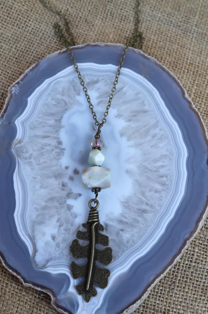 81916 R1 Leaf and Crystal Necklace