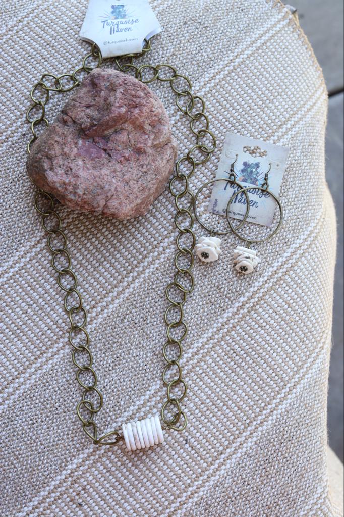 52020 R3-77 Bone Chip Earring