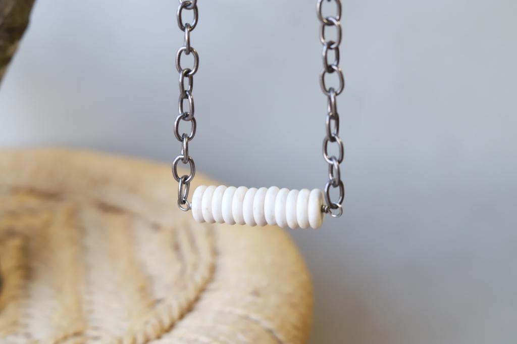 22162 HH166 Bone Necklace