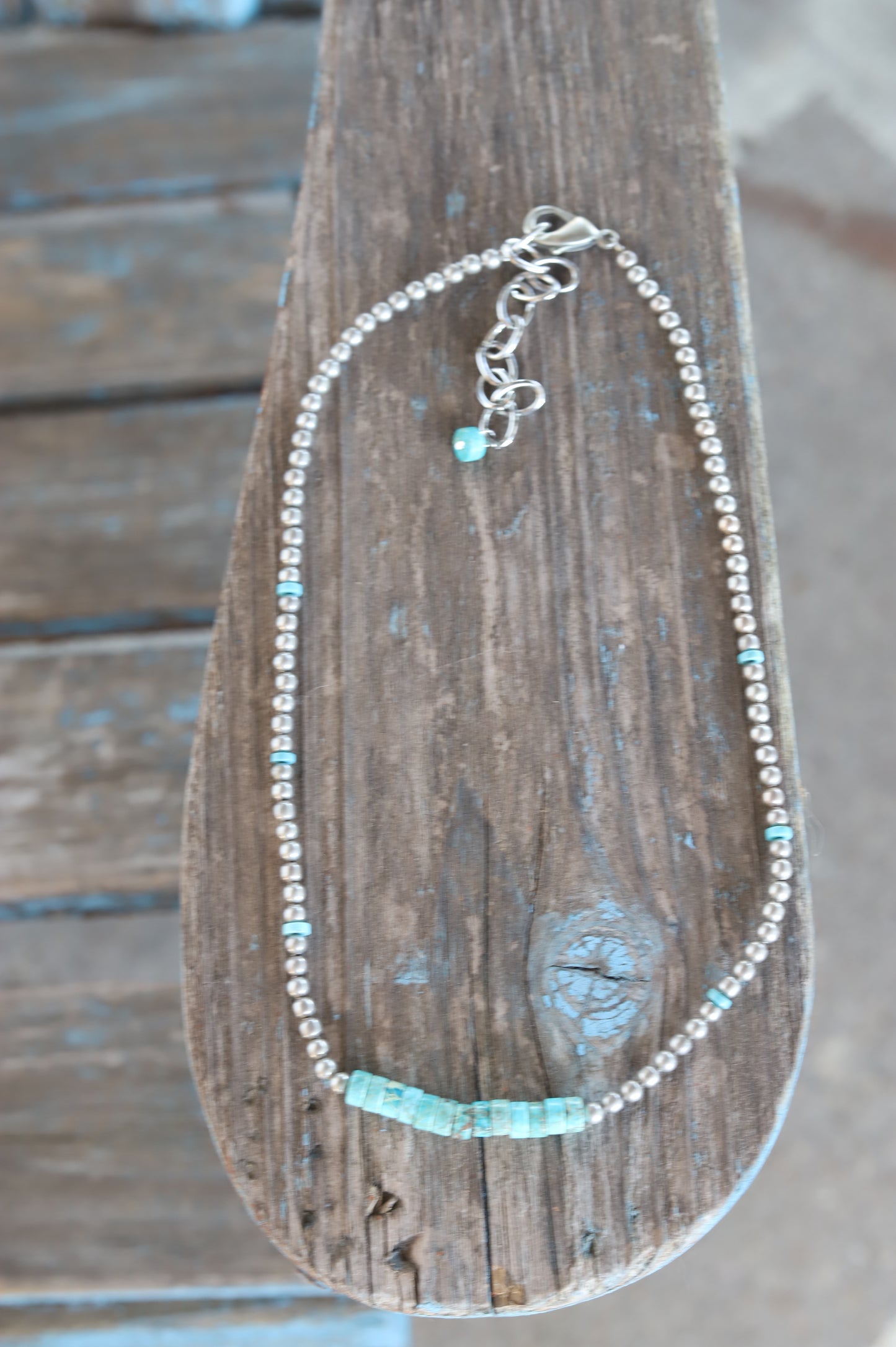 62184  N12 18" SILVER BEADED NL W/ CENTER BLUE JASPER CYLINDER BEADS