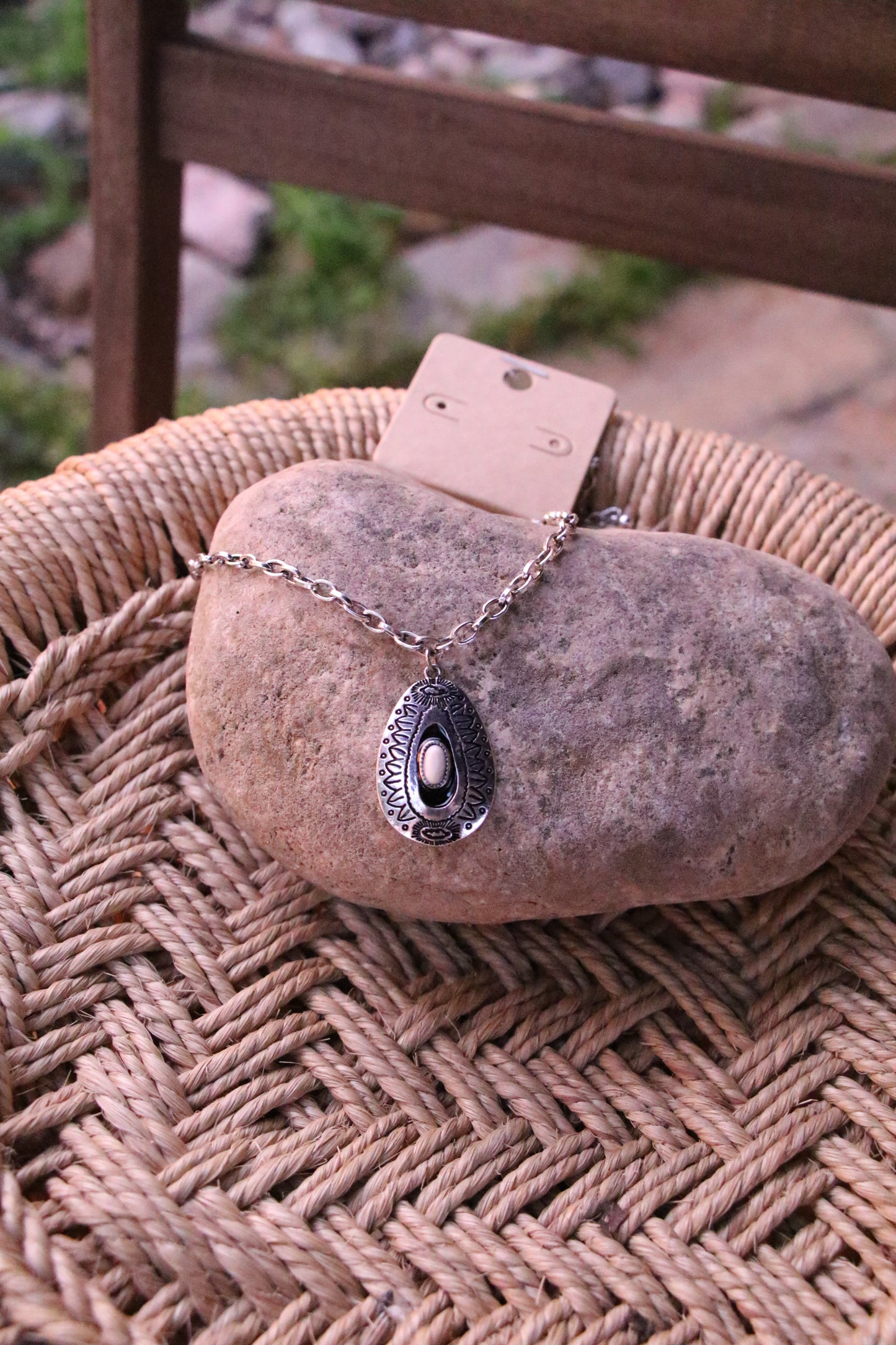 0502 TEARDROP PENDANT NL W/ BONE CENTER T147