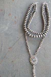 30015 H1658-10MM FAUX SILVER BEAD AND CONCHO 3 STRAND NL