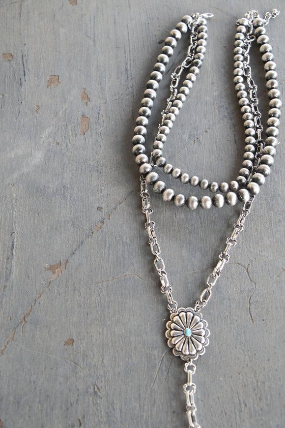 30015 H1658-10MM FAUX SILVER BEAD AND CONCHO 3 STRAND NL