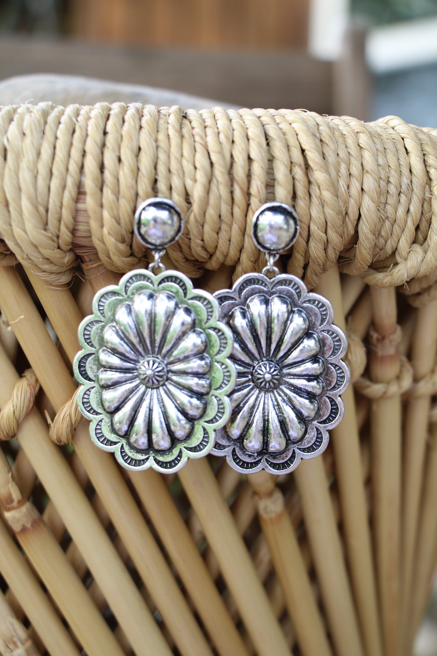 1430 SILVER DOMED LARGE CONCHO ER (1)