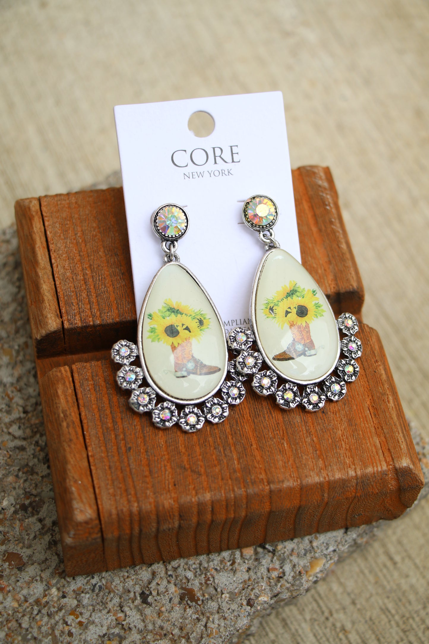 8571 H202 BLING STUD W/ SUNFLOWER BOOT PHOTO ER0