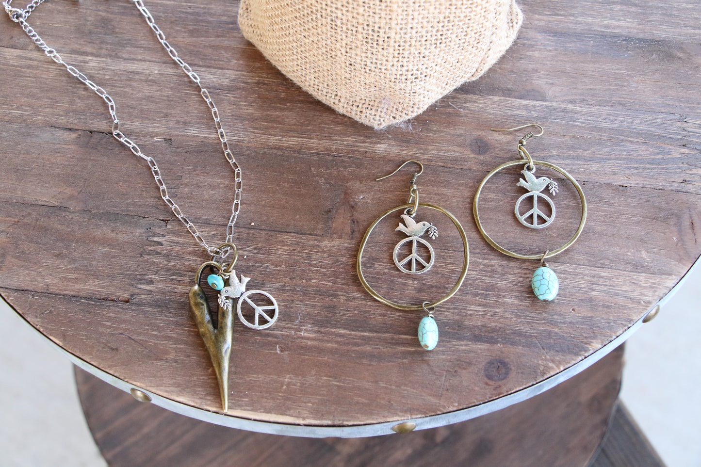 22250 R2-89 Peace Love & Turquosie Chain Necklace