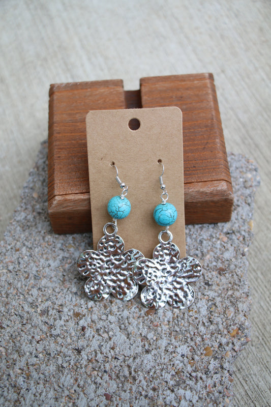 4237 R2-36 TURQ STONE W/ STAMPED RETRO FLOWER METAL ER