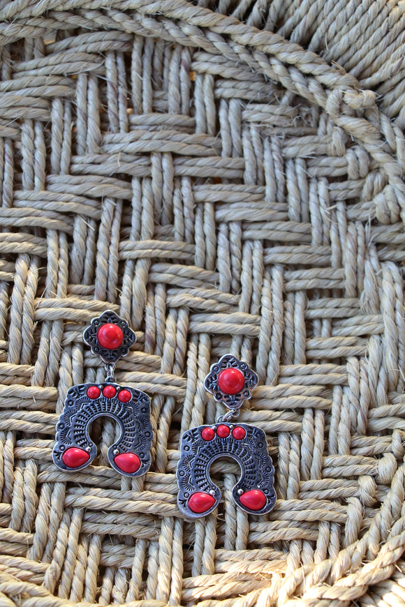 0279 H3 RED U SHAPED EARRINGS