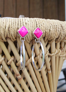 1470 T136 SILVER HOOP ON FUCHSIA POST ER