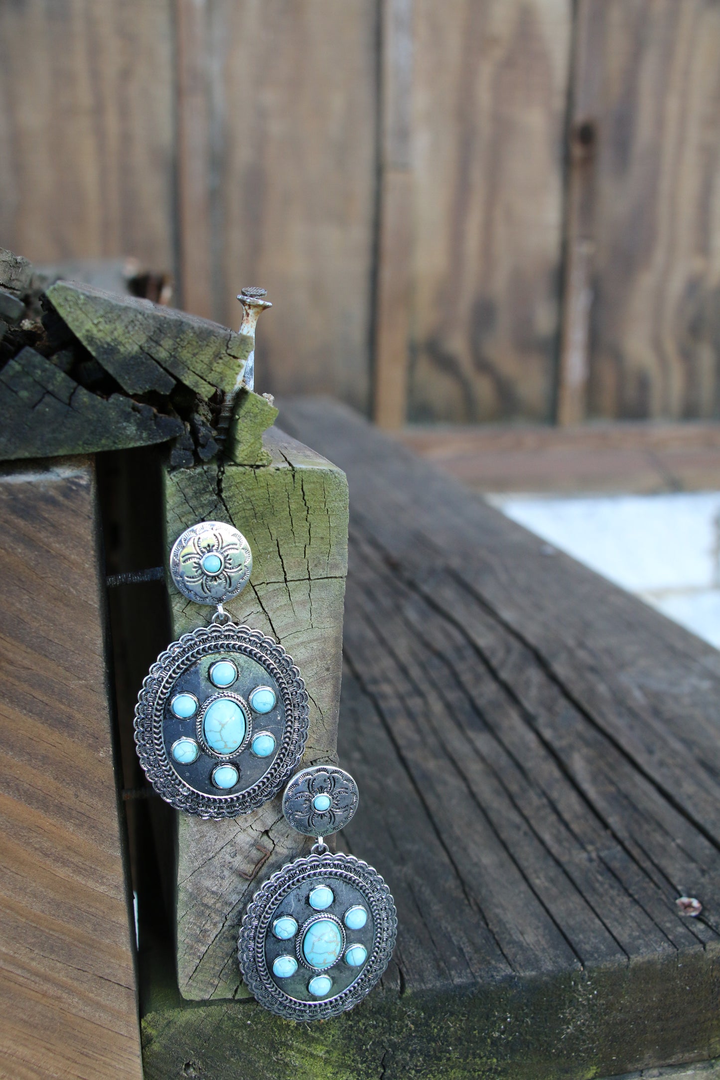 0591 H18 ROUND POST W LARGE OVAL DROP